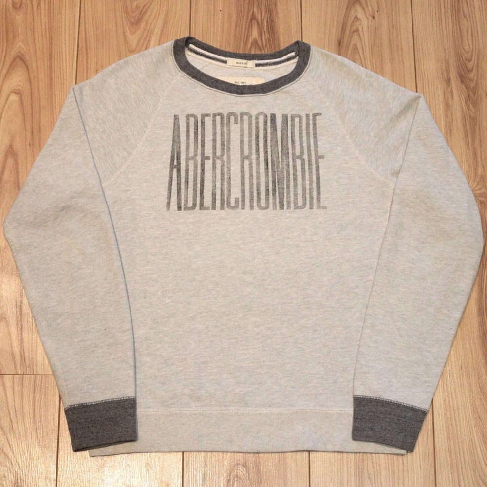 Abercrombie & Fitch Crewneck Sweatshirt 🤍🖤